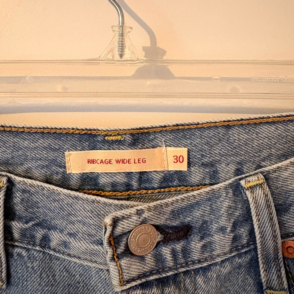 Levi’s Women’s Ribcage Wide Leg Jeans - Picture 2 of 3